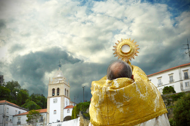 A festa da Eucaristia nas ruas da cidade